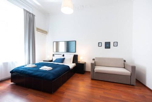 Very central convenient large AC place