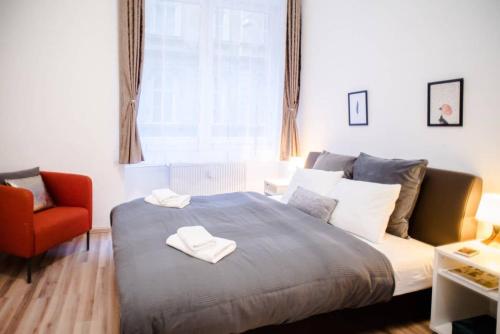 Very central spacious AC apartment