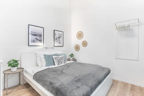 Ultra central modern home for 3 guests