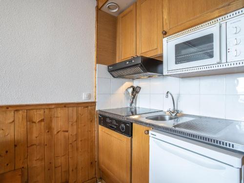 Apartment Le Villaret-6 by Interhomeにあるキッチンまたは簡易キッチン