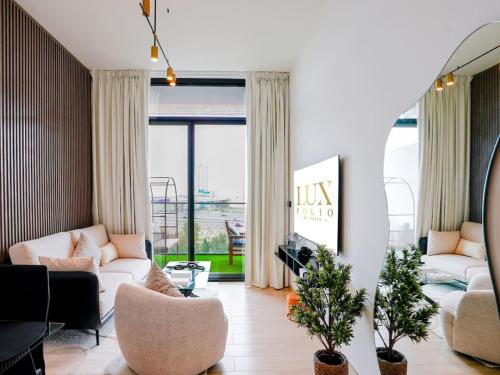Stylish JVC 1 Bedroom Sanctuary