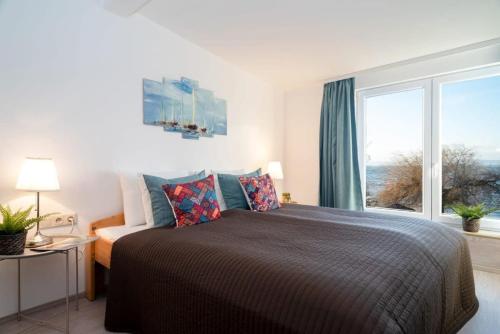 Gallery image of Tóparti villa, közvetlen vízkapcsolattal in Siófok