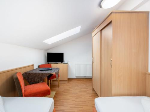 Μια τηλεόραση ή/και κέντρο ψυχαγωγίας στο Apartment Rosa-1 by Interhome