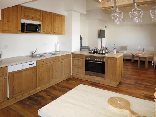 Kuchyň nebo kuchyňský kout v ubytování Apartment Daniel by Interhome