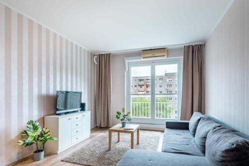 Quiet home near the center