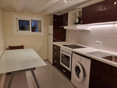 Cozy Apartment downtown BCN, AC, 30 nigths min