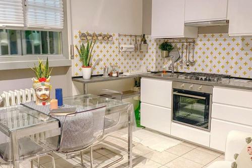 a kitchen with a glass table with a head on it at A casa di Gin Milano in Milan