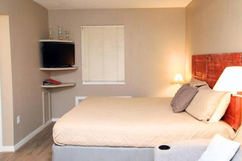 TV a/nebo společenská místnost v ubytování Ski In Ski Out - Sleeps 6 - Bring the family!