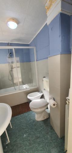 a bathroom with a toilet and a sink at Affittacamere Museo in Taranto