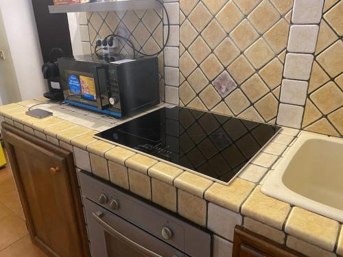 a kitchen counter with a microwave on top of it at Casa Emma in Favignana