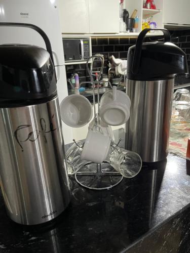 a kitchen counter with two coffee makers and a blender at Hospedaje MorroSP in Morro de São Paulo