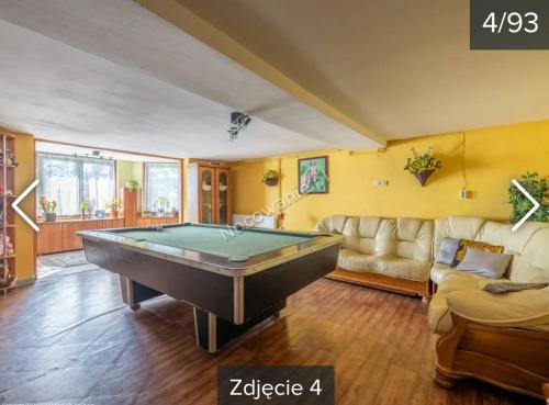 a living room with a pool table in it at Pokoje Gościnne u Malorza in Bukowina Tatrzańska