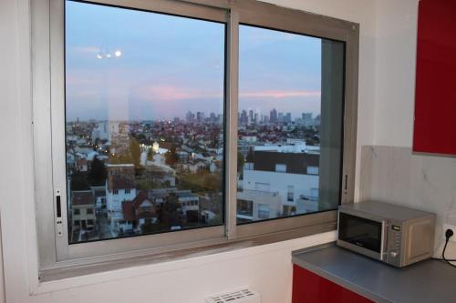 Photo de la galerie de l'établissement appartement avec vue panoramique, à Colombes