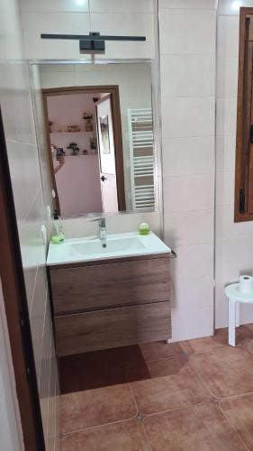 a bathroom with a sink and a mirror at Casa Carmen in Cazorla