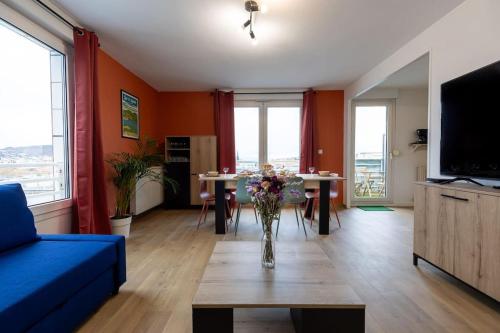 TV a/nebo společenská místnost v ubytování Amadéo vue panoramique cathédrale