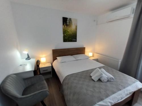Postel nebo postele na pokoji v ubytování Old Town Studio 2 apartment nr 2