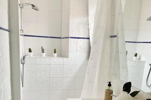 Studio sous les toits très bien placé et climatisé