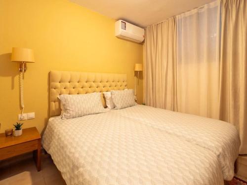 Ένα ή περισσότερα κρεβάτια σε δωμάτιο στο Corfiot Maisonette with shared Pool - Govino Bay