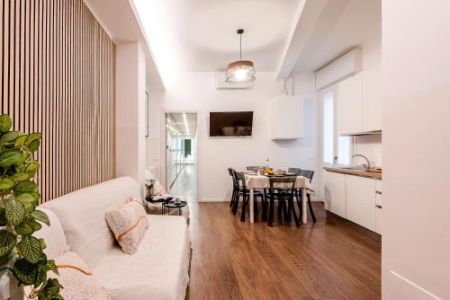 StayEasy Petrella21 - 4 Bedrooms, 3 baths - Central Station