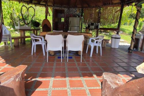 Εστιατόριο ή άλλο μέρος για φαγητό στο Finca privada Monte sol para 15 personas