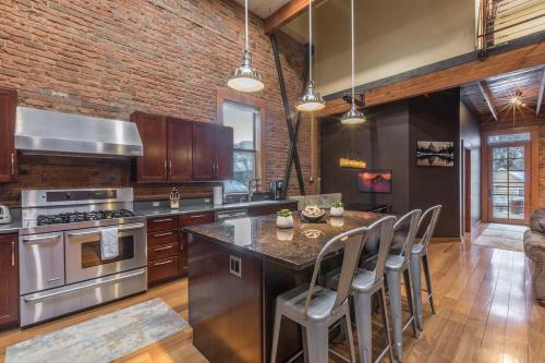 736 1/2 Combo Main Street Loft and Studio - Comboにあるキッチンまたは簡易キッチン