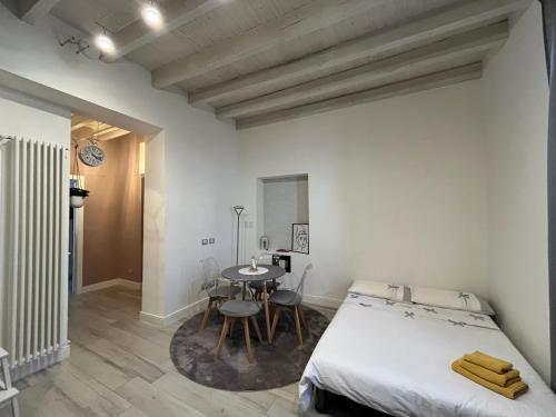 Authentic Milan Ringhiera House near Metro