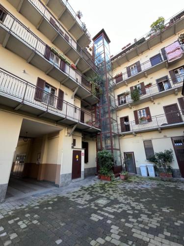 Authentic Milan Ringhiera House near Metro