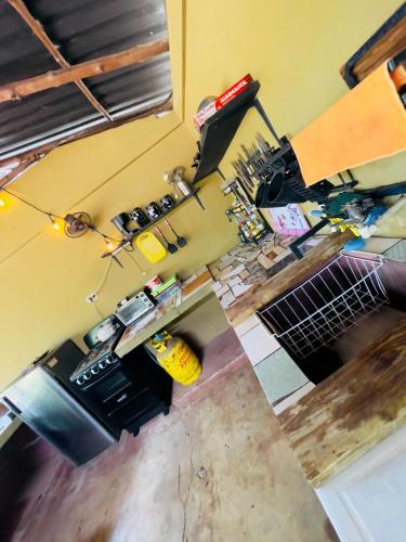 vista sul soffitto di una cucina con piano di lavoro di Bongo Experience a Jucuarán