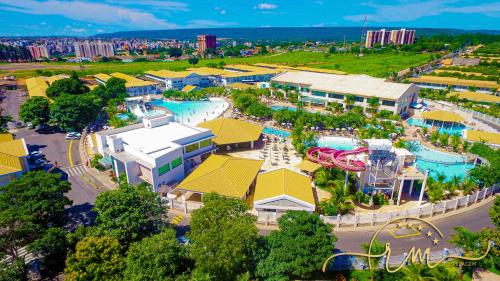 - une vue aérienne sur un complexe avec un parc aquatique dans l'établissement Lacqua diRoma RM Hospedagem, à Caldas Novas