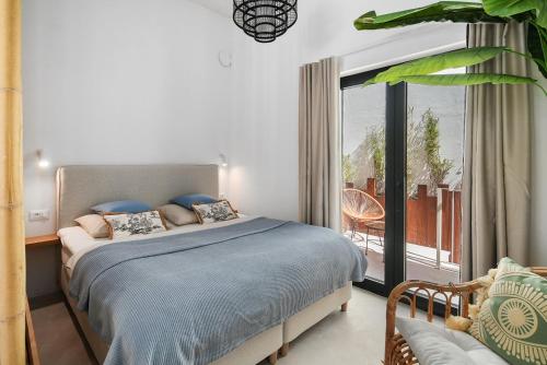 Postel nebo postele na pokoji v ubytování Seaview villa Agata with heated infinity pool