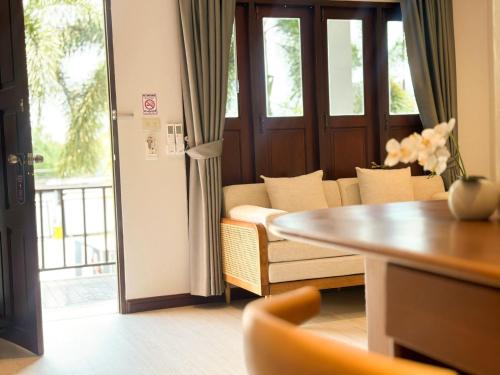 Posezení v ubytování Botanic Boutique Hotel Surin Beach