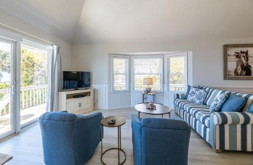a living room with a couch and two chairs at D4414 Exhibit Sea. Soundfront, Stunning Sunsets, Pier, Private Pool & Hot Tub! in Sanderling