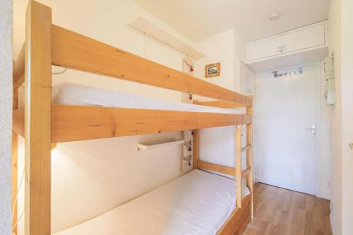a room with two bunk beds and a closet at Résidence Sirius - maeva Home - Studio 4 Personnes - Confort MAE-3896 in Arâches-la-Frasse