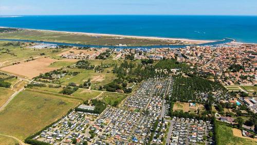 an aerial view of a city with the ocean at Mobil home les sables du midi 4 étoiles in Valras-Plage