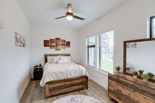a bedroom with a bed and a ceiling fan at Nashville Condo, 3 Mi to Downtown Entertainment in Nashville