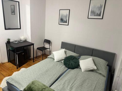 a bedroom with a bed with a green pillow on it at Villa na Dolnej in Karpacz