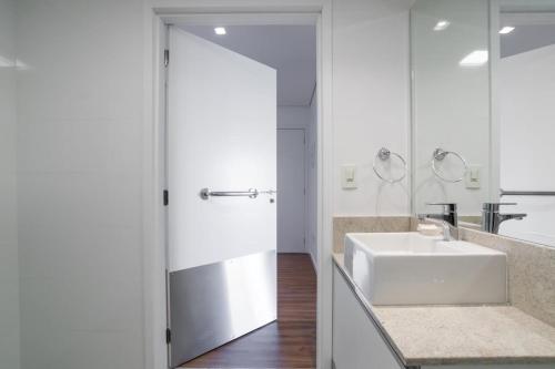 Vonios kambarys apgyvendinimo įstaigoje BHomy Bela Vista Comodidade e conforto APM2006