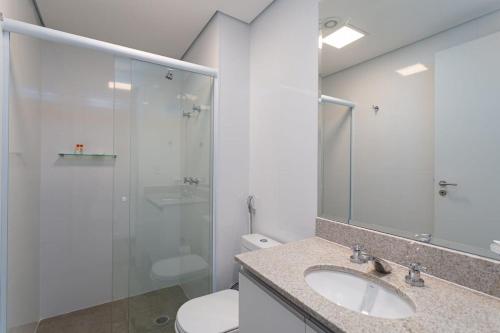 Vonios kambarys apgyvendinimo įstaigoje BHomy Bela Vista Novo e com AC e sacada APM2004