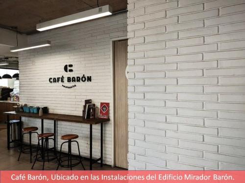 a white brick wall with a cafe bar on it at HOM I En Cerro Baron Cómodo Loft Jardín, Estacionamiento 1709 in Valparaíso