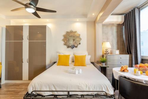 Postel nebo postele na pokoji v ubytování Studio Centre-Palais 7 min-Plages