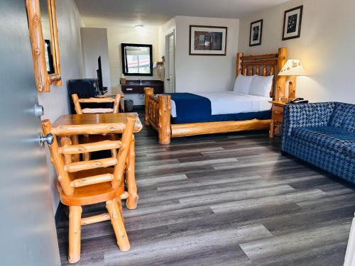 Postel nebo postele na pokoji v ubytování Northwoods Motel