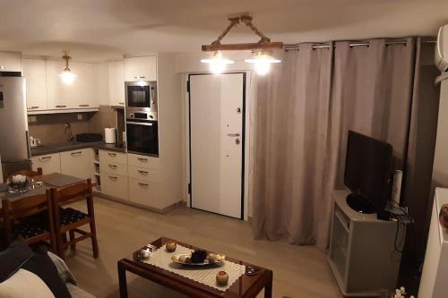 Η κουζίνα ή μικρή κουζίνα στο Lakka Athikia suites