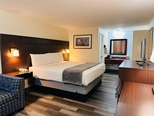 Postel nebo postele na pokoji v ubytování Northwoods Motel