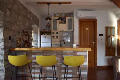 Apartments Villa Serventiにあるキッチンまたは簡易キッチン