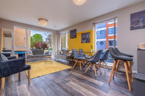 a living room with chairs and a table at Quiet garden view flat by Portland Square in Bristol