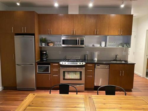 Spacious Waterfront Flat in Downtown Seattle_3
