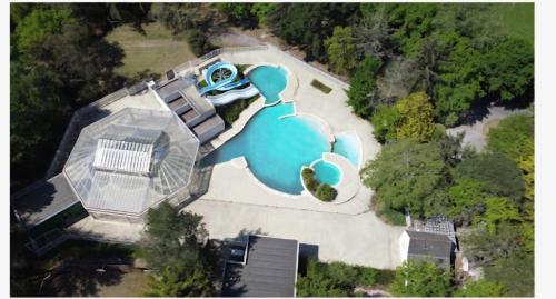 an overhead view of a house with a large blue pool at Mobil home in Piriac-sur-Mer