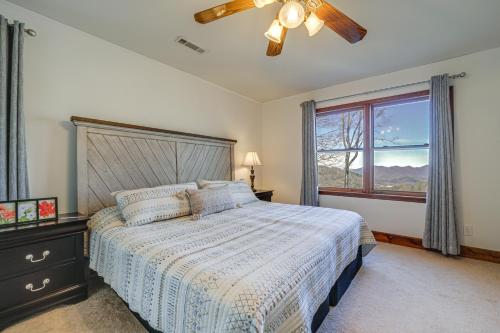 1 dormitorio con 1 cama, ventilador de techo y ventana en Sky Valley Retreat with Fire Pit and Mountain Views! en Dillard