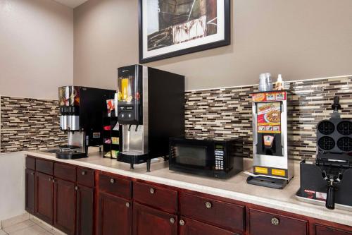 a coffee shop with a cash register and a machine at Rodeway Inn Red Oak in Red Oak
