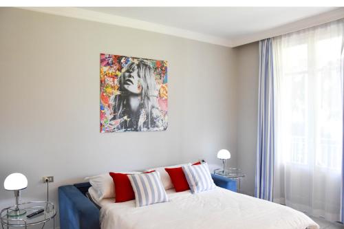 Ένα ή περισσότερα κρεβάτια σε δωμάτιο στο Beautiful apartment on the lake, pool & parking - Nr 123
